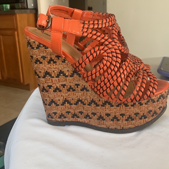 Massimo ladies summer time 5&1/2” heels. Size 6 - Picture 2 of 5